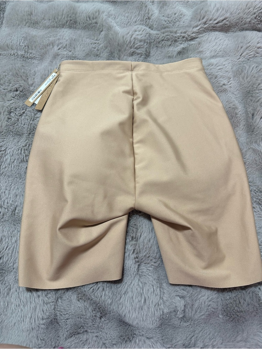 NWT SKIMS BODY BUTT ENHANCING SHORT Small